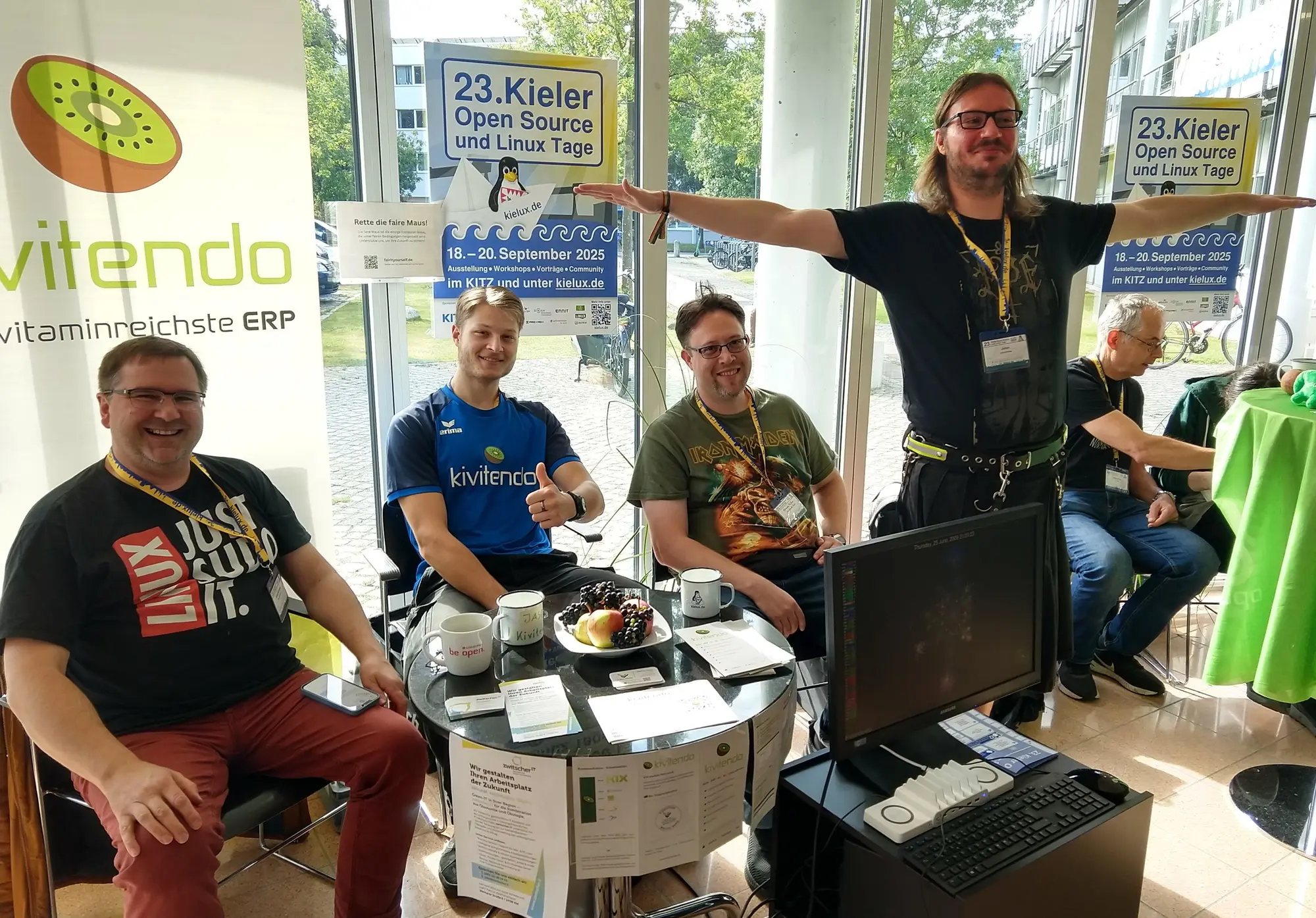 … sondern auch ein engagiertes und fröhliches Team, das einem die Software nahebrachte. (Foto: CC-By-SA Maren Hachmann) … sondern auch ein engagiertes und fröhliches Team, das einem die Software nahebrachte. (Foto: CC-By-SA Maren Hachmann)