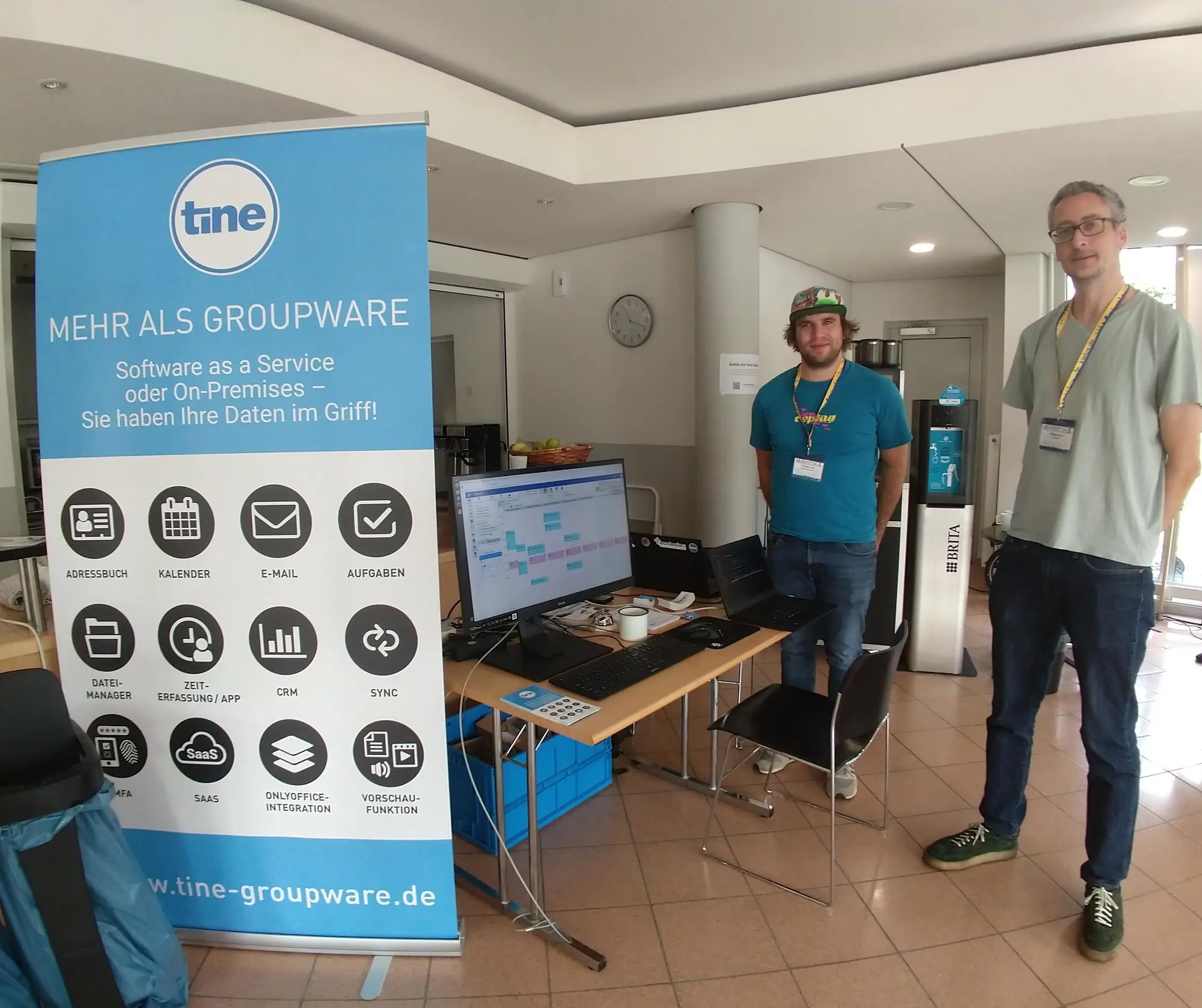 Die Groupware tine konnte man sich an einem Stand vom freundlichen tine-Team zeigen lassen. (Foto: CC-By-SA Maren Hachmann) Die Groupware tine konnte man sich an einem Stand vom freundlichen tine-Team zeigen lassen. (Foto: CC-By-SA Maren Hachmann)