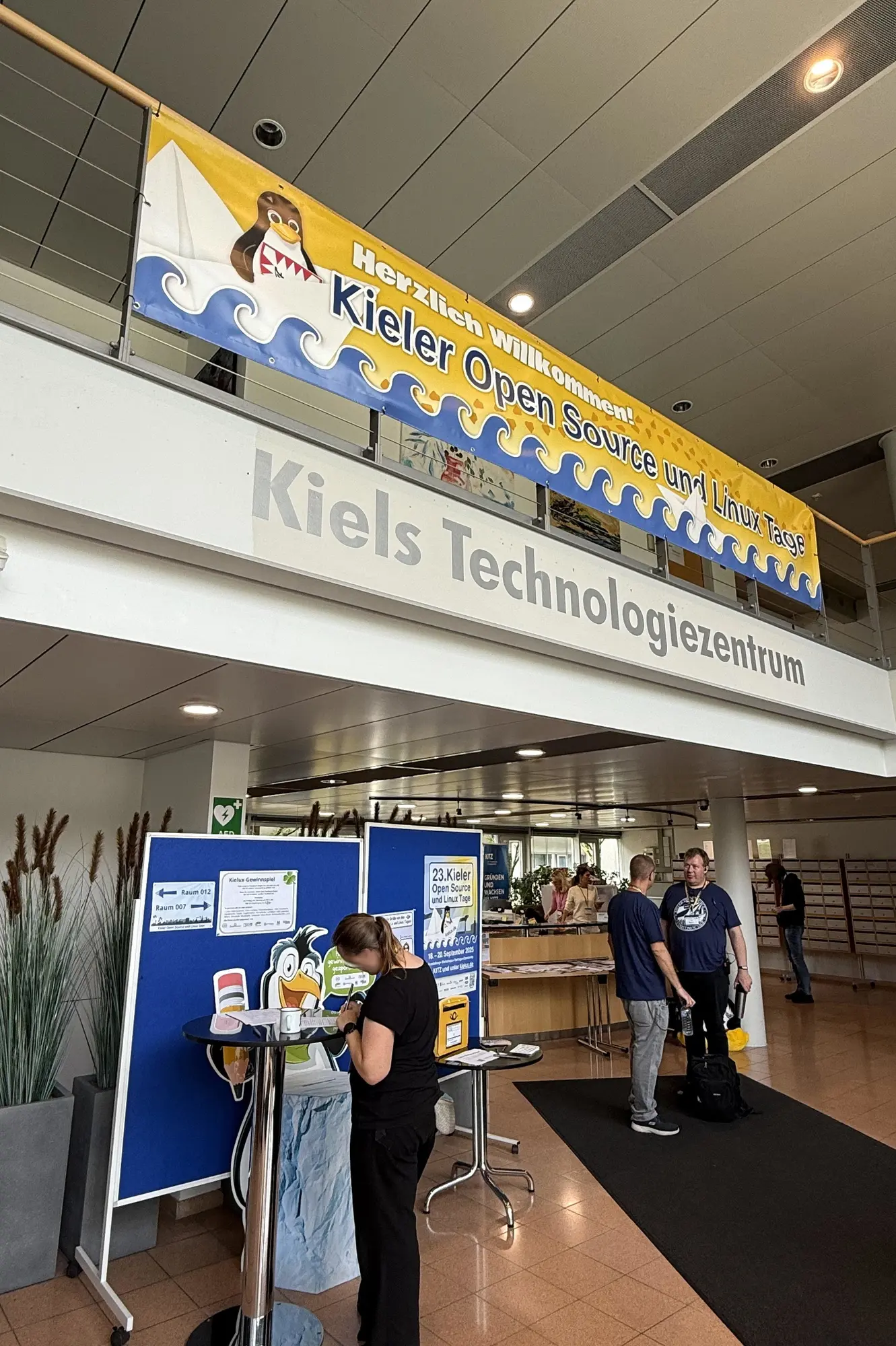 Die Besucherumfrage wurde fleißig ausgefüllt und Feedback zur Veranstaltung gegeben. (Foto: CC-By-SA Andree Mehrens) Die Besucherumfrage wurde fleißig ausgefüllt und Feedback zur Veranstaltung gegeben. (Foto: CC-By-SA Andree Mehrens)