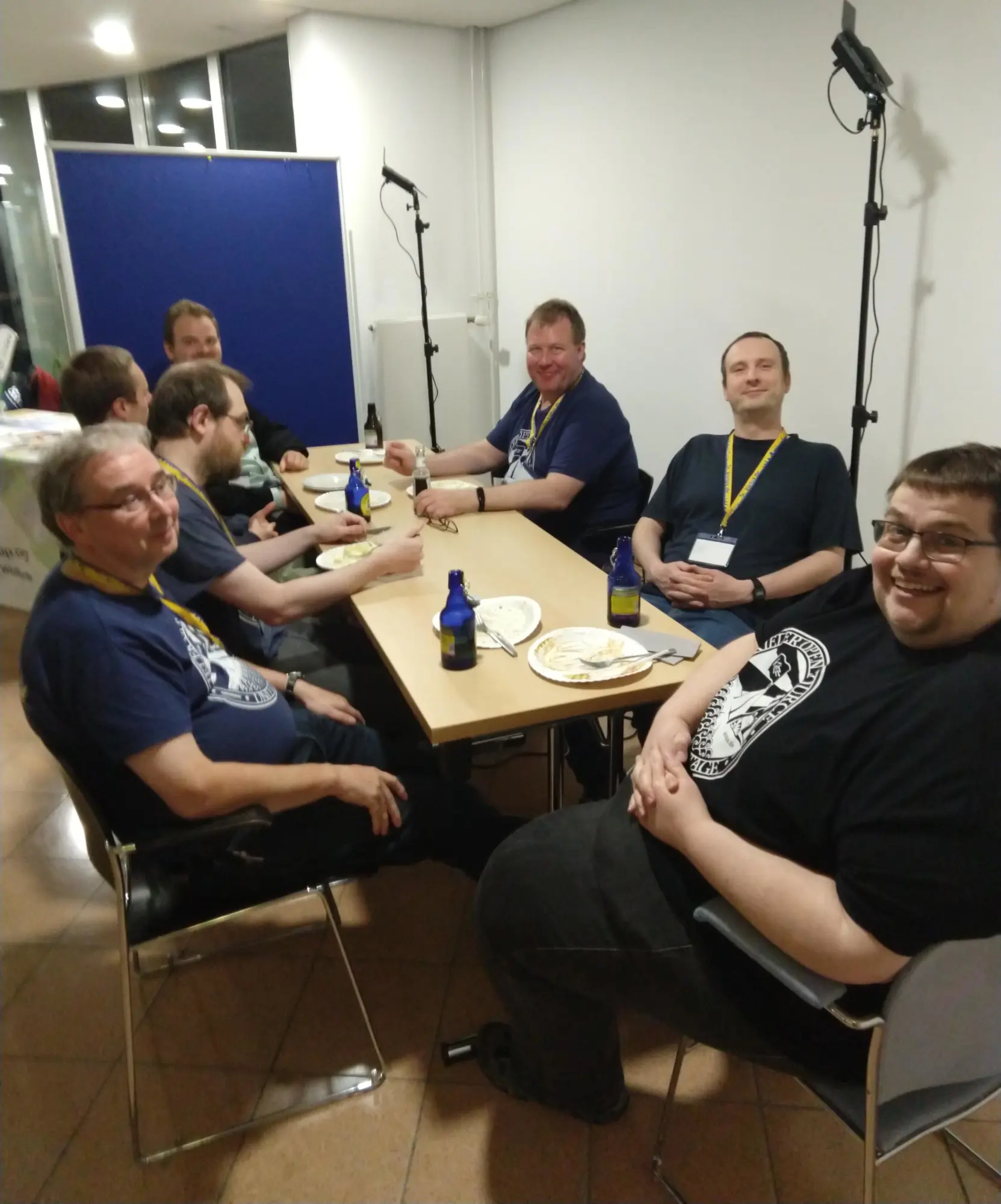 Auch das Team konnte sich nach der Arbeit des langen Kielux-Tages stärken. (Foto: CC-By-SA Maren Hachmann) Auch das Team konnte sich nach der Arbeit des langen Kielux-Tages stärken. (Foto: CC-By-SA Maren Hachmann)