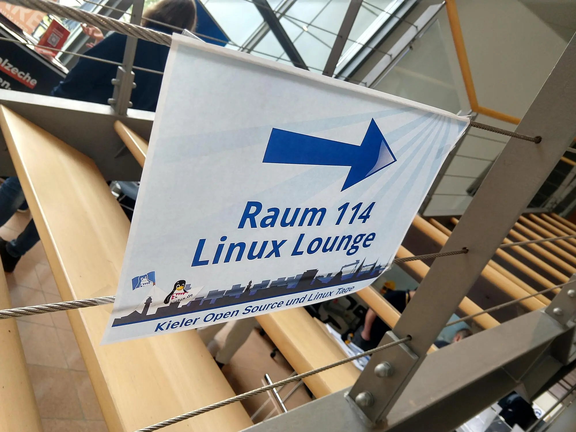 Als weitere Option zum gemütlichen Sitzen gab es auch wieder die Linux Lounge. (Foto: CC-By-SA Maren Hachmann) Als weitere Option zum gemütlichen Sitzen gab es auch wieder die Linux Lounge. (Foto: CC-By-SA Maren Hachmann)