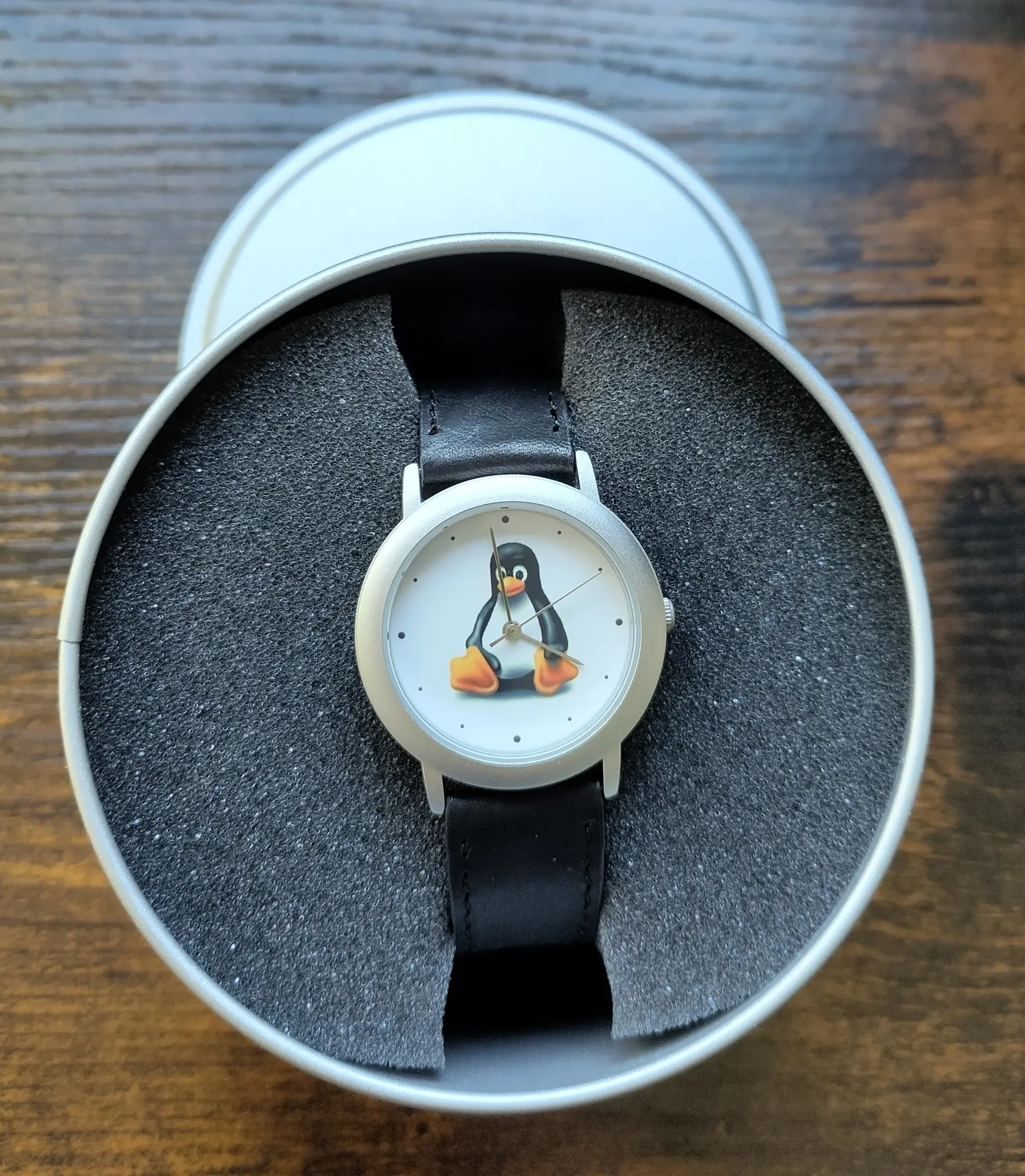 Tuxedo sponsorte neben vielen 3-D-gedruckten Giveaways auch 3 tolle Tux-Armbanduhren. (Foto: © Annika Litzel) Tuxedo sponsorte neben vielen 3-D-gedruckten Giveaways auch 3 tolle Tux-Armbanduhren. (Foto: © Annika Litzel)
