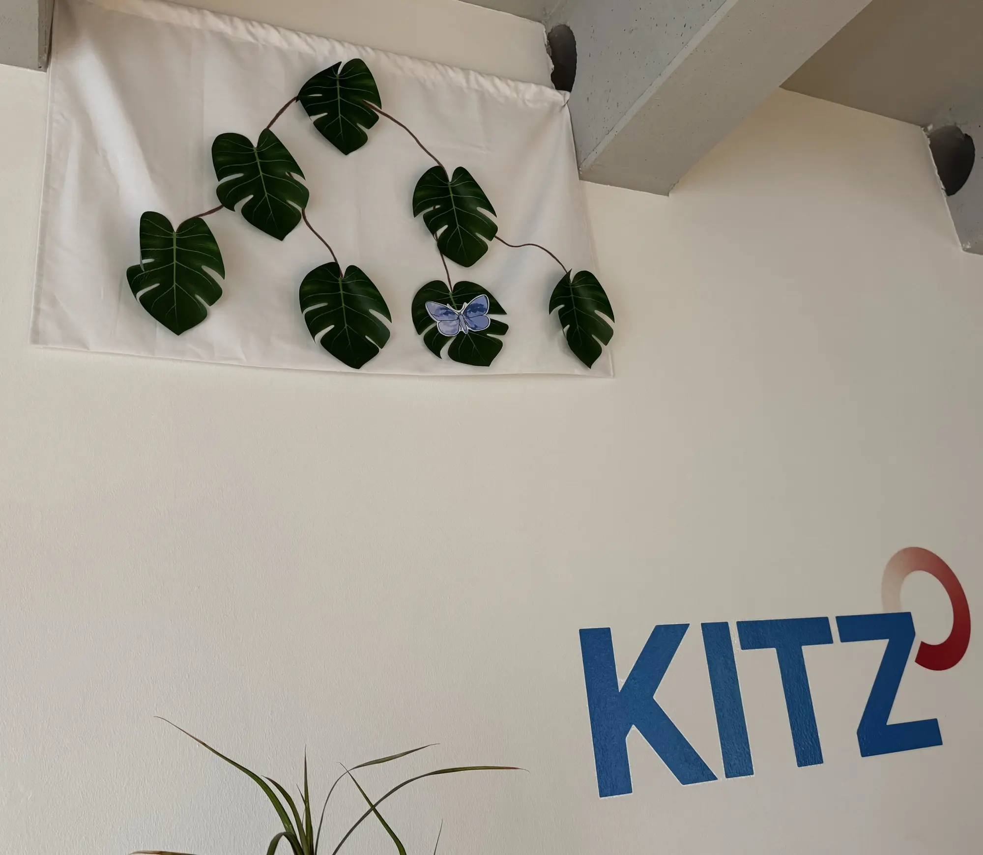 … der in der LinuxLounge zahlreiche Hinweise platziert hatte, … (Foto: CC-By-SA Düsmaster) … der in der LinuxLounge zahlreiche Hinweise platziert hatte, … (Foto: CC-By-SA Düsmaster)