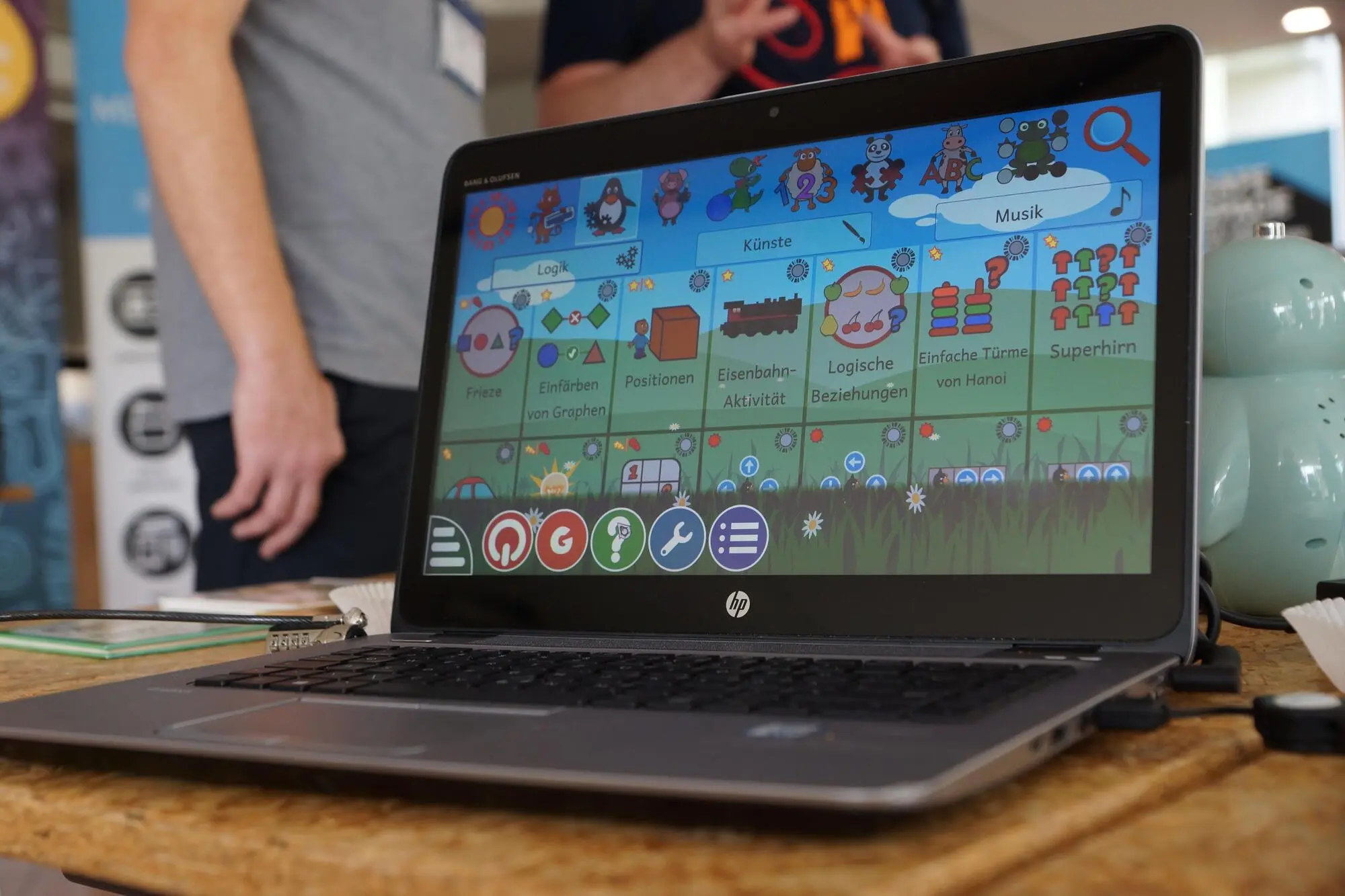 Unter anderem stand auch die Software GCompris zur Verfügung, mit der junge Kinder erste Schritte am Computer unternehmen und Grundschulwissen üben können. (Foto: CC-By-SA Roland Hüneburg) Unter anderem stand auch die Software GCompris zur Verfügung, mit der junge Kinder erste Schritte am Computer unternehmen und Grundschulwissen üben können. (Foto: CC-By-SA Roland Hüneburg)