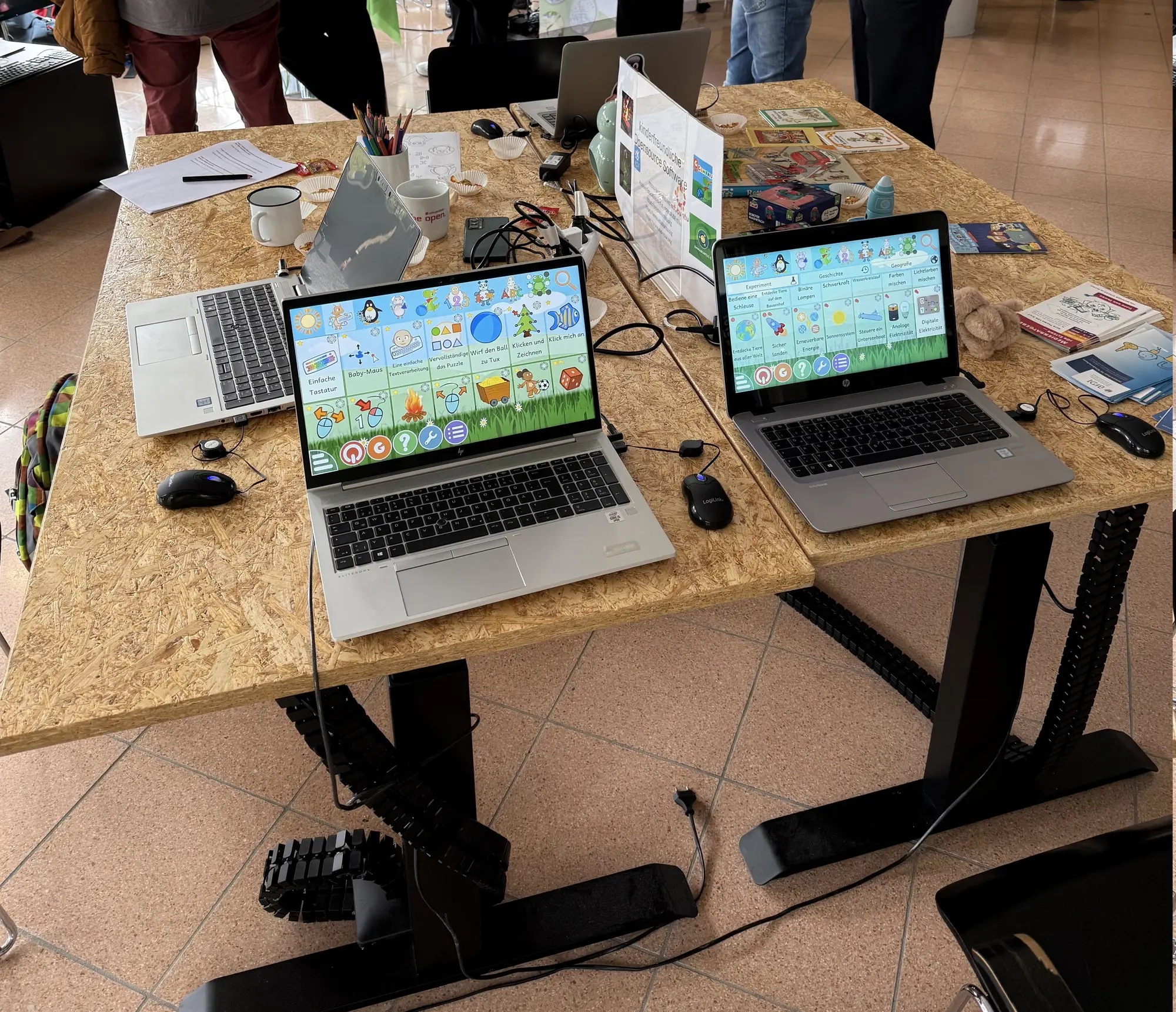 Das Tuxland, in dem es um kindgerechte Software und die Unterstützung von Eltern bei der Begleitung ihrer Kinder im digitalen Raum ging, ist in diesem Jahr neu hinzugekommen. (Foto: CC-By-SA Andree Mehrens) Das Tuxland, in dem es um kindgerechte Software und die Unterstützung von Eltern bei der Begleitung ihrer Kinder im digitalen Raum ging, ist in diesem Jahr neu hinzugekommen. (Foto: CC-By-SA Andree Mehrens)