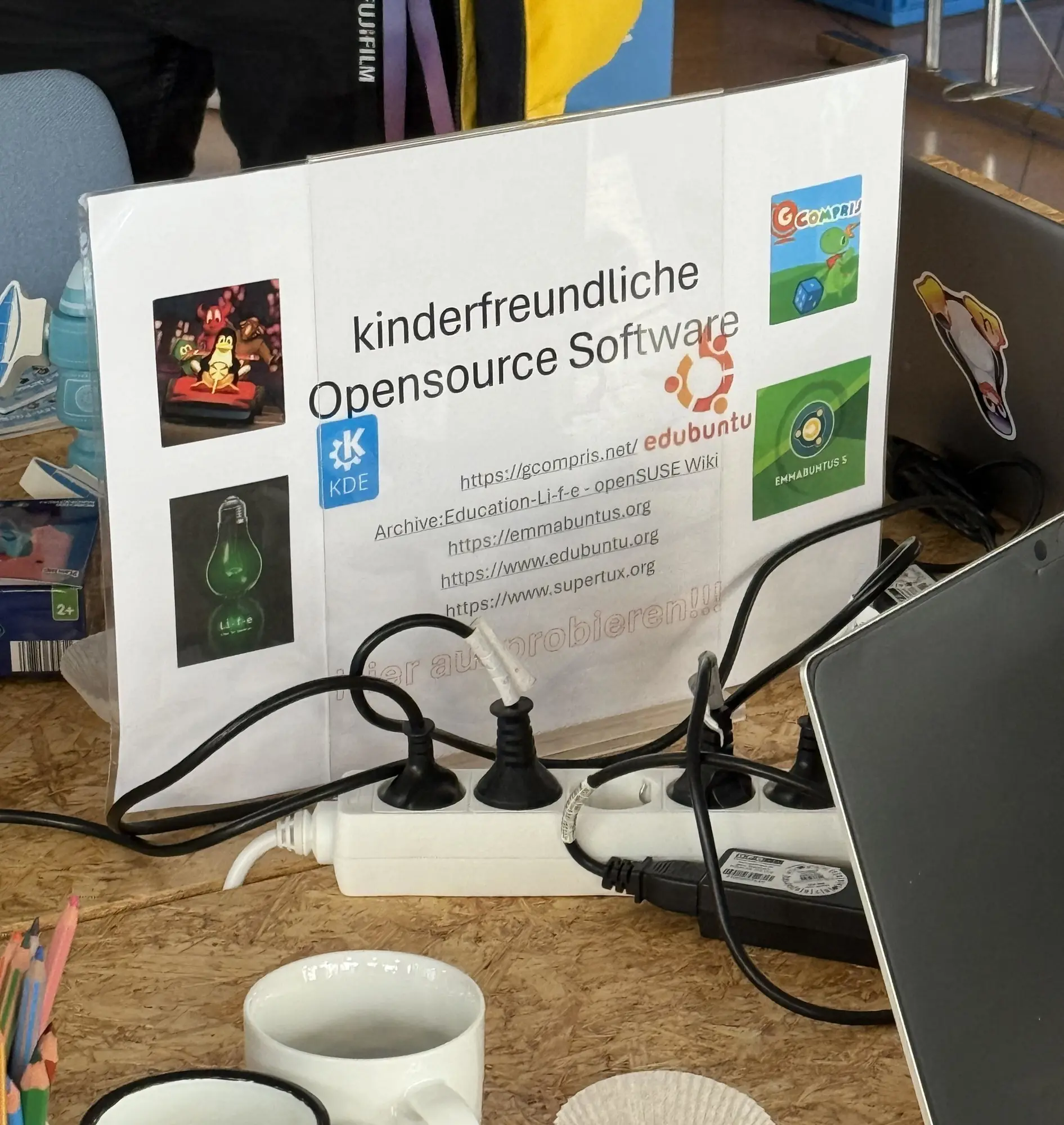 Hier gab es verschiedene passende Distributionen und Programme zum Ausprobieren. (Foto: CC-By-SA Andree Mehrens) Hier gab es verschiedene passende Distributionen und Programme zum Ausprobieren. (Foto: CC-By-SA Andree Mehrens)