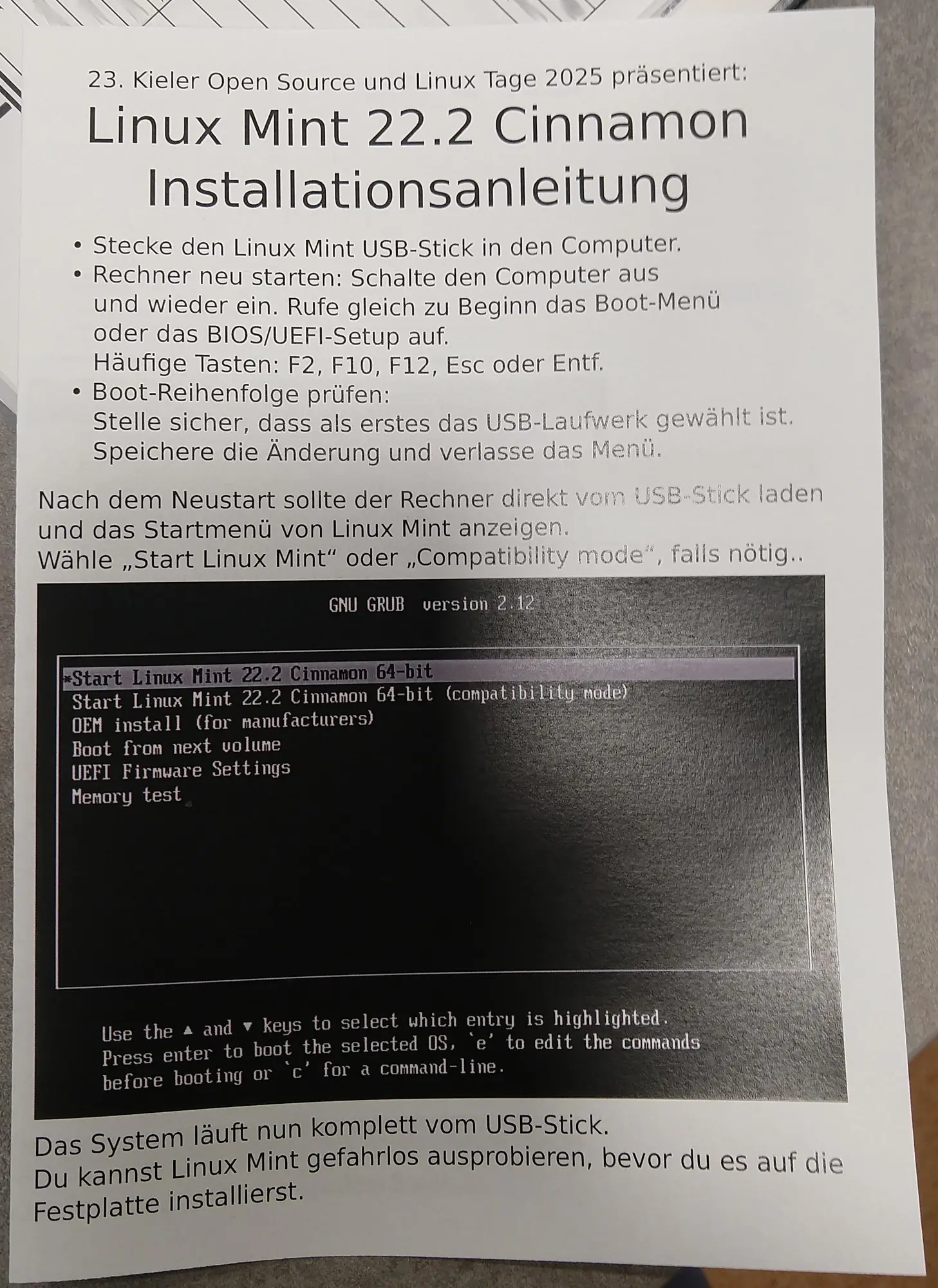 Infomaterialien und USB-Sticks zum Mitnehmen waren vorbereitet, um den Interessierten beim Umstieg zu helfen. (Foto: CC-By-SA Maren Hachmann) Infomaterialien und USB-Sticks zum Mitnehmen waren vorbereitet, um den Interessierten beim Umstieg zu helfen. (Foto: CC-By-SA Maren Hachmann)