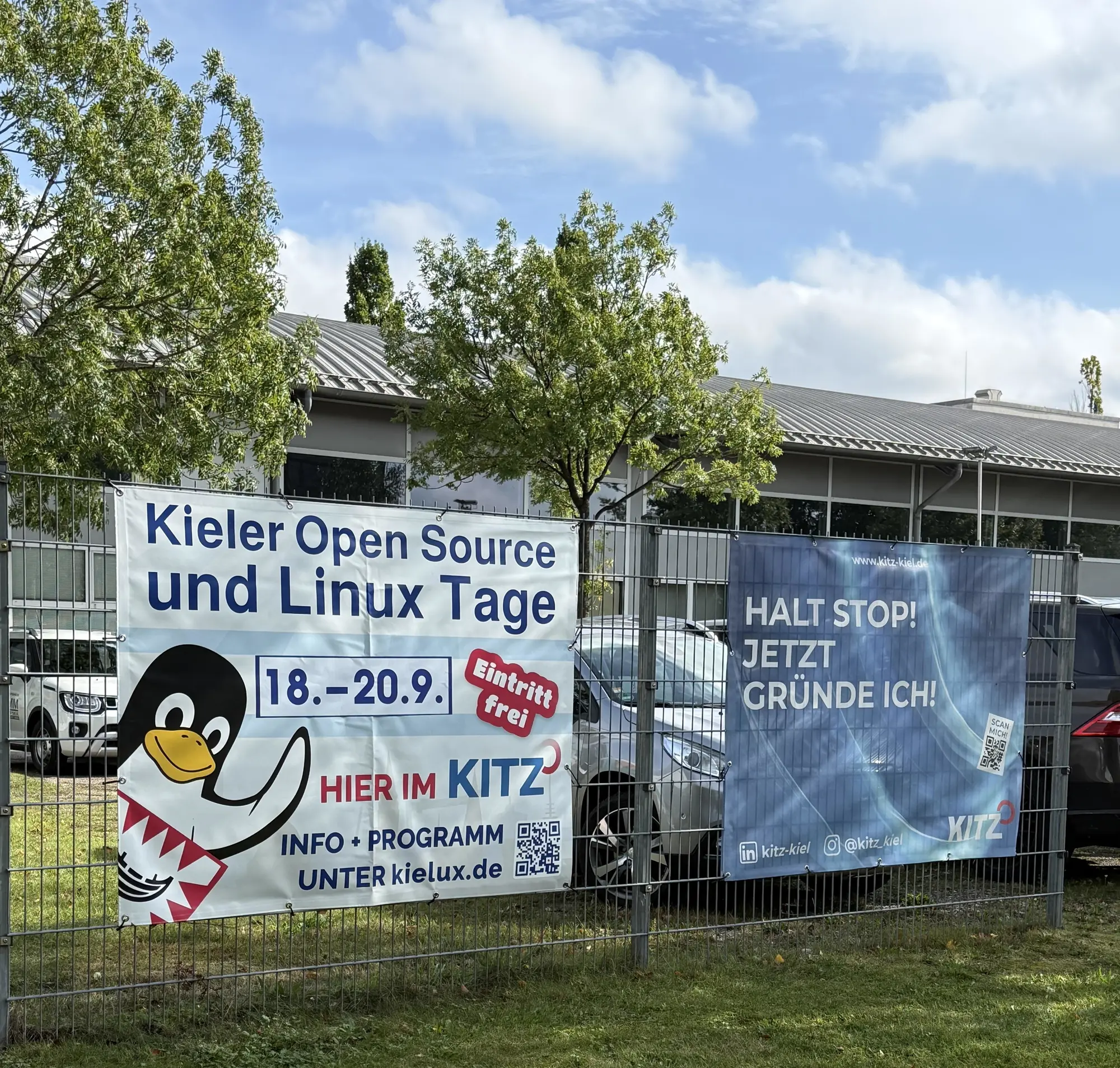 Im September wurde es langsam ernst: an der Veloroute 10 verkündete ein Kielux-Banner den baldigen Start der Veranstaltung. (Foto: CC-By-SA Andree Mehrens) Im September wurde es langsam ernst: an der Veloroute 10 verkündete ein Kielux-Banner den baldigen Start der Veranstaltung. (Foto: CC-By-SA Andree Mehrens)