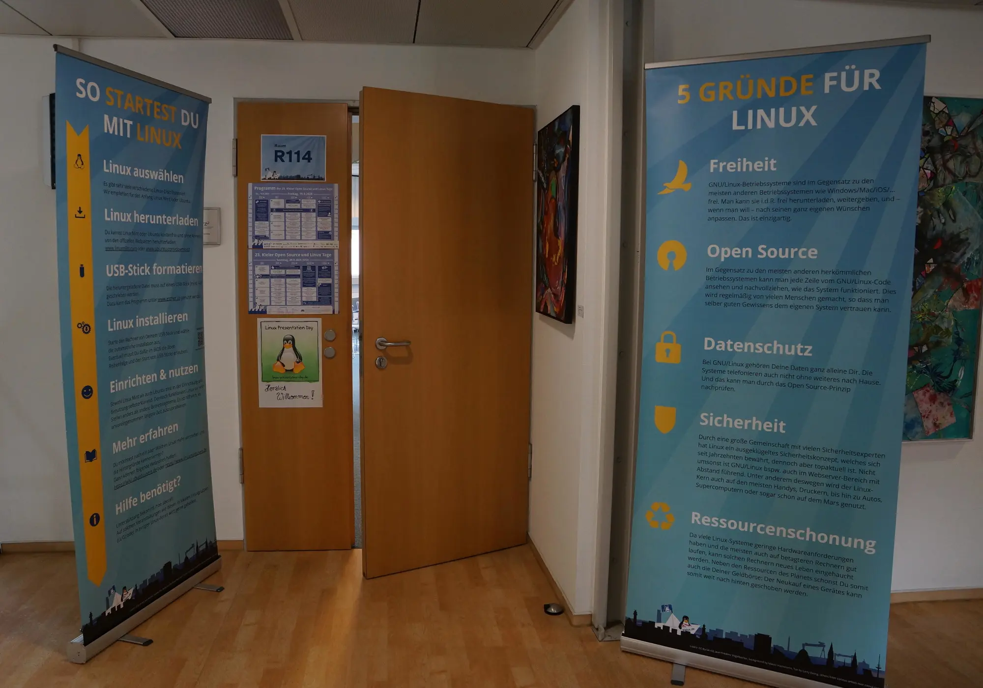 Am Donnerstag, am Linux Presentation Day, wurde erklärt, warum man Linux verwenden sollte und wie das geht. (Foto: CC-By-SA Roland Hüneburg) Am Donnerstag, am Linux Presentation Day, wurde erklärt, warum man Linux verwenden sollte und wie das geht. (Foto: CC-By-SA Roland Hüneburg)